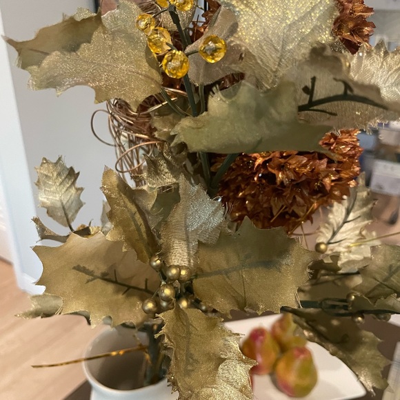 Holiday Flowers Arraignment - Picture 9 of 12